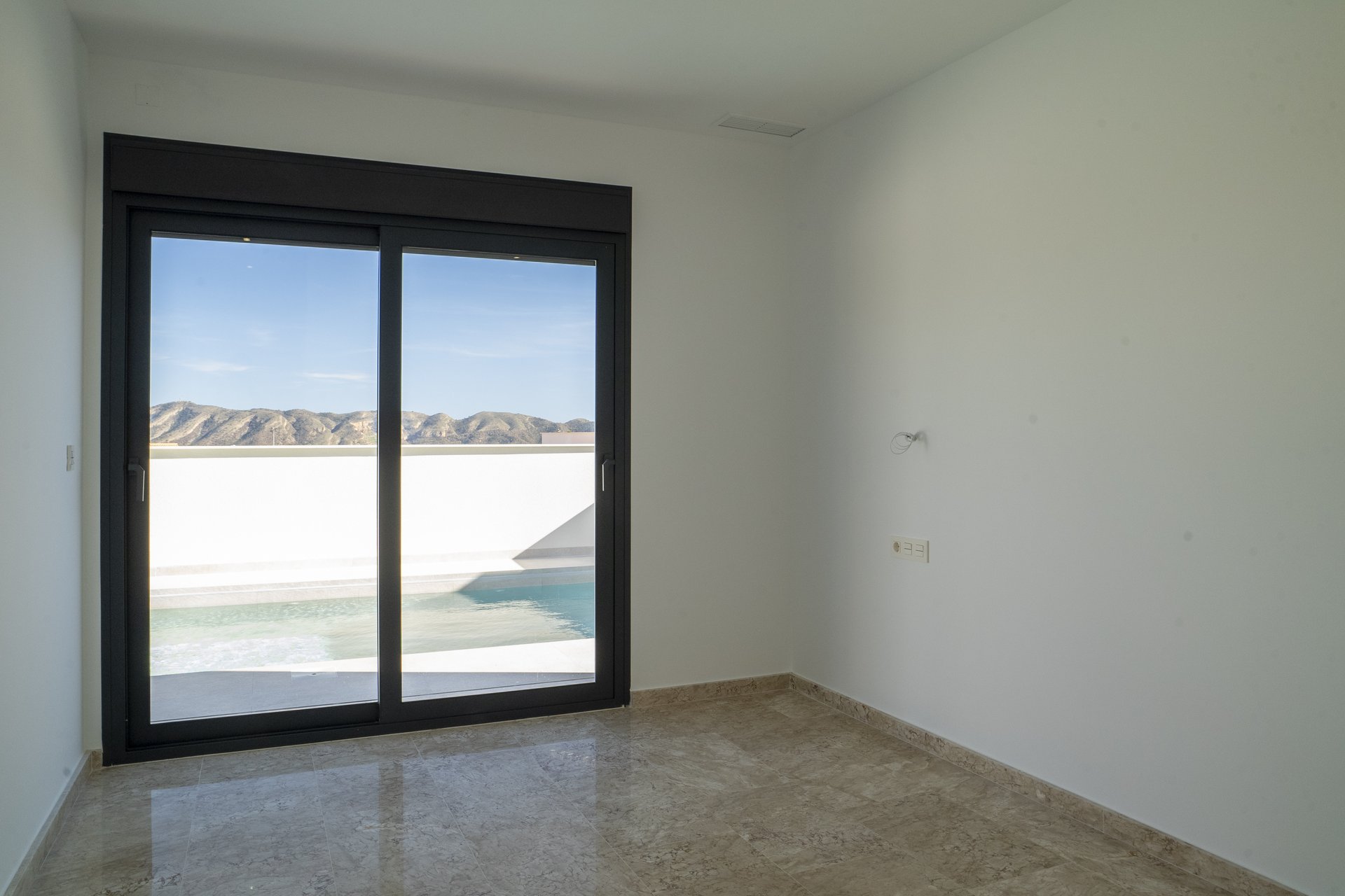 New Build - detached - Coloma