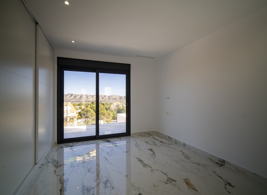 New Build - detached - Coloma