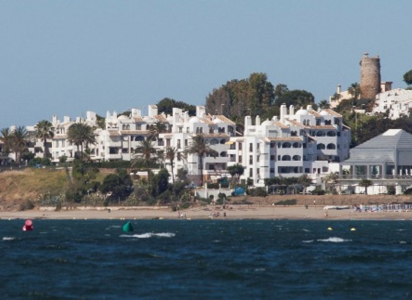 Nowy budynek - Daszek - Las Lagunas de Mijas