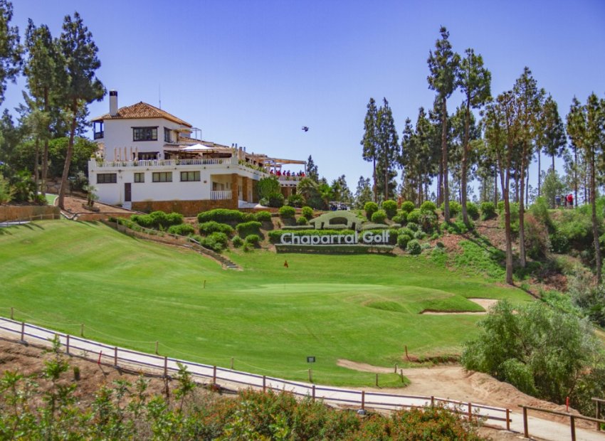 Nowy budynek - Daszek - Las Lagunas de Mijas