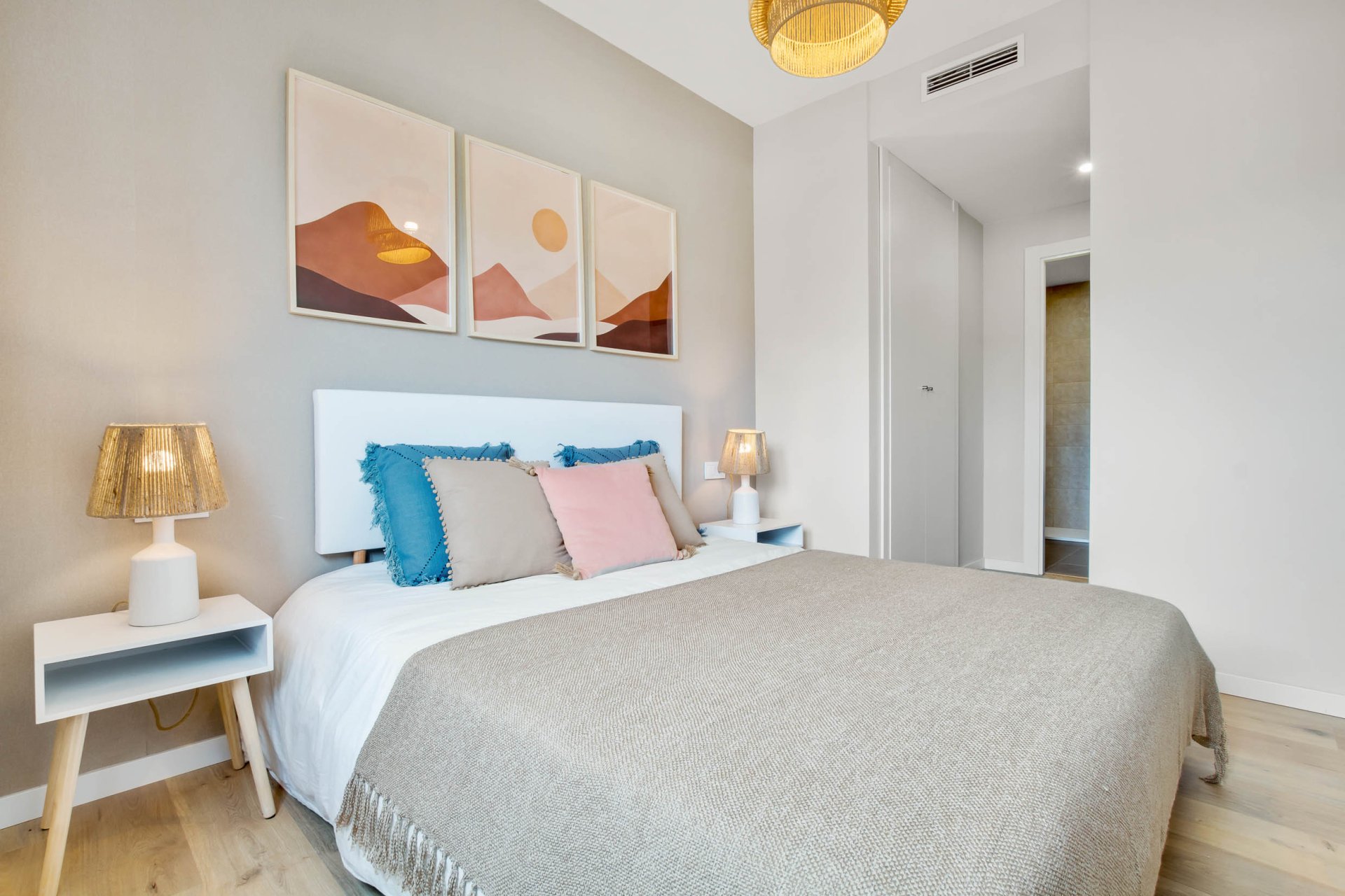 Nowy budynek - Daszek - Las Lagunas de Mijas