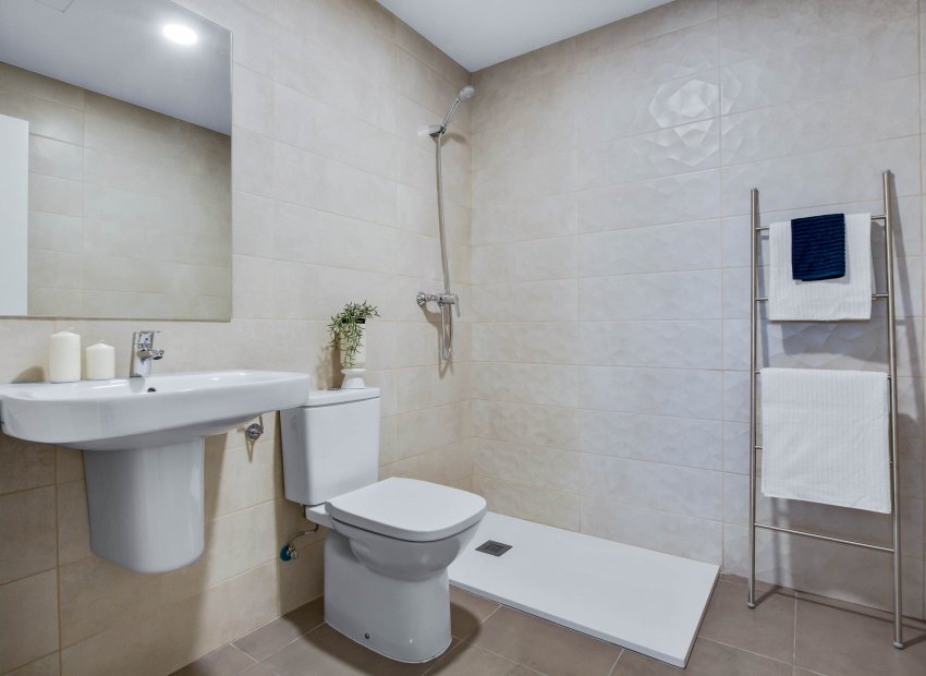 Nowy budynek - Daszek - Las Lagunas de Mijas