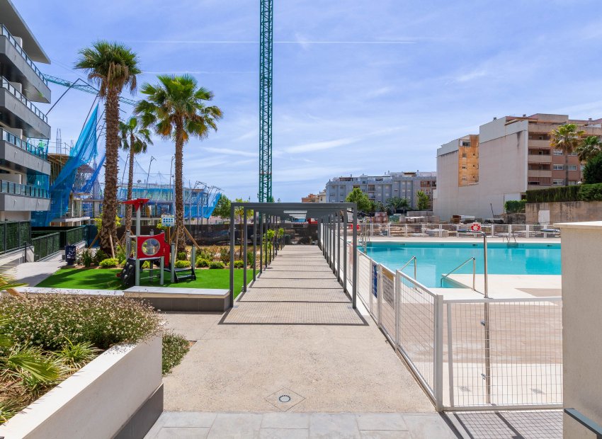 Nowy budynek - Daszek - Las Lagunas de Mijas