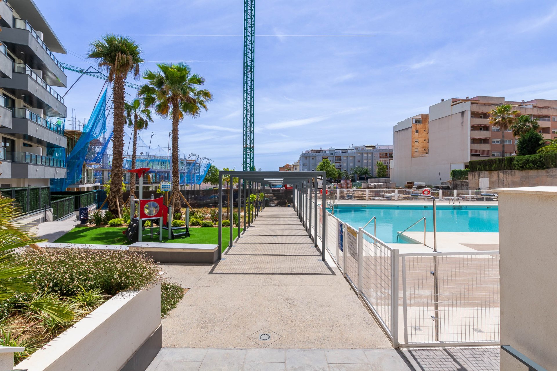 Nowy budynek - Daszek - Las Lagunas de Mijas