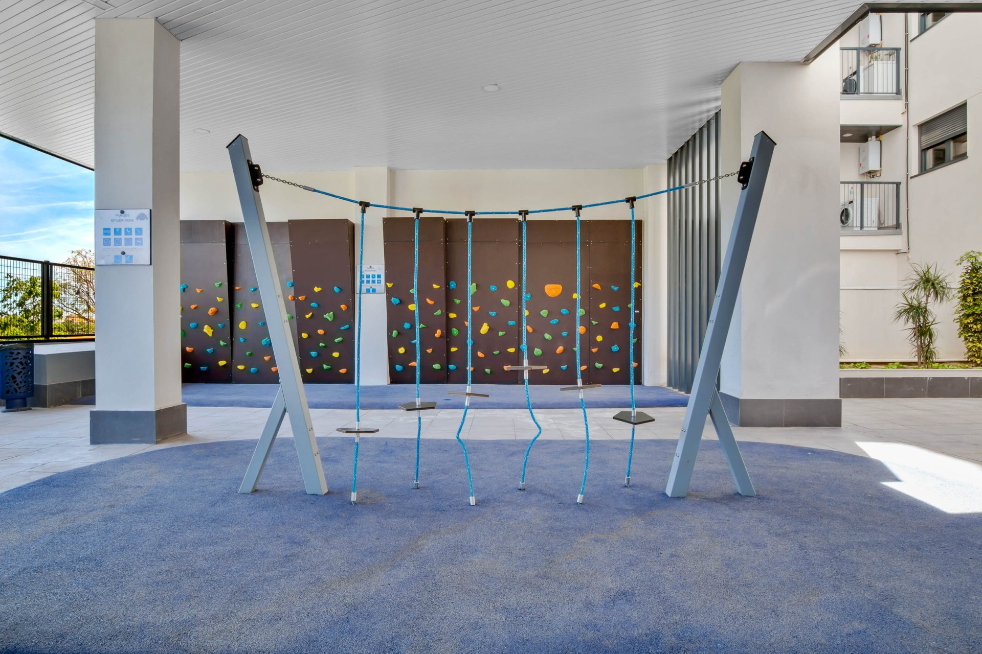 Nowy budynek - Daszek - Las Lagunas de Mijas