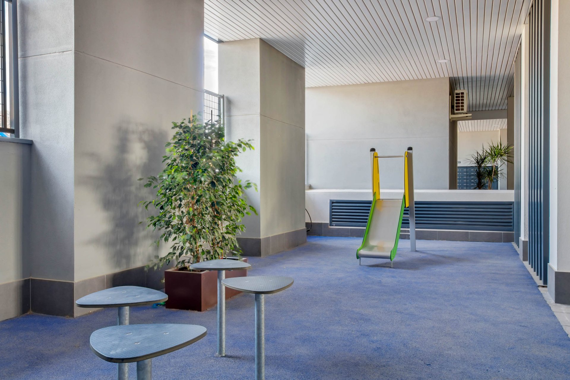 Nowy budynek - Daszek - Las Lagunas de Mijas