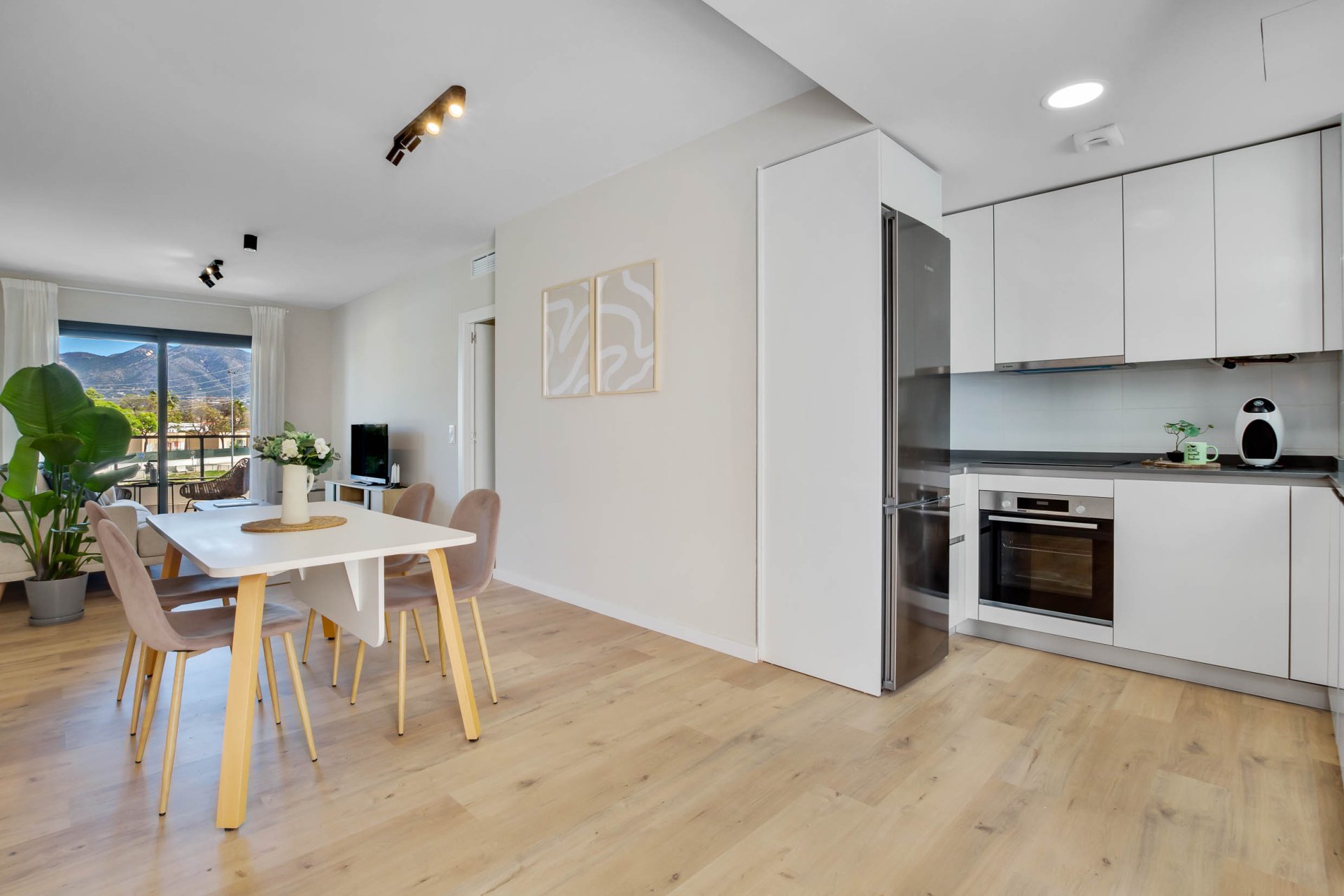 Nowy budynek - Daszek - Las Lagunas de Mijas