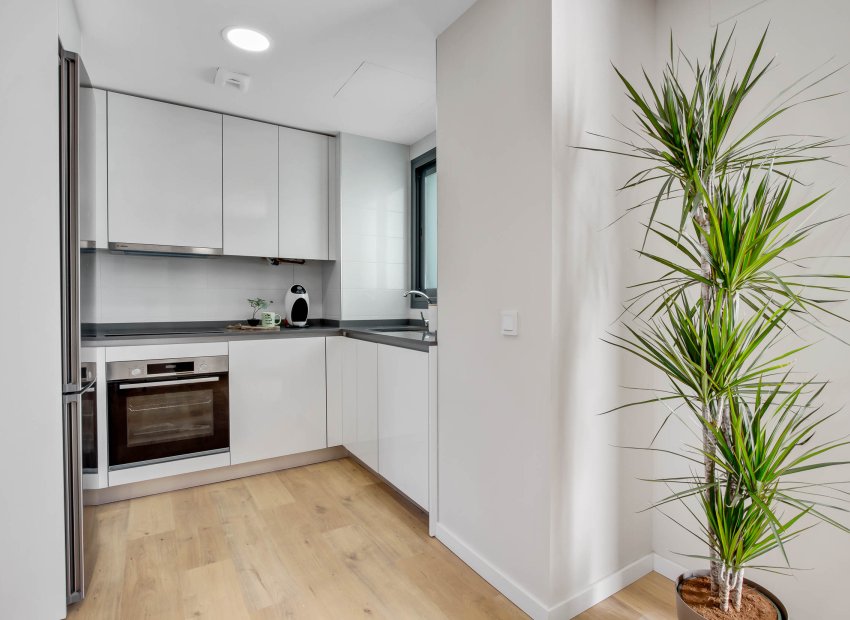 Nowy budynek - Daszek - Las Lagunas de Mijas