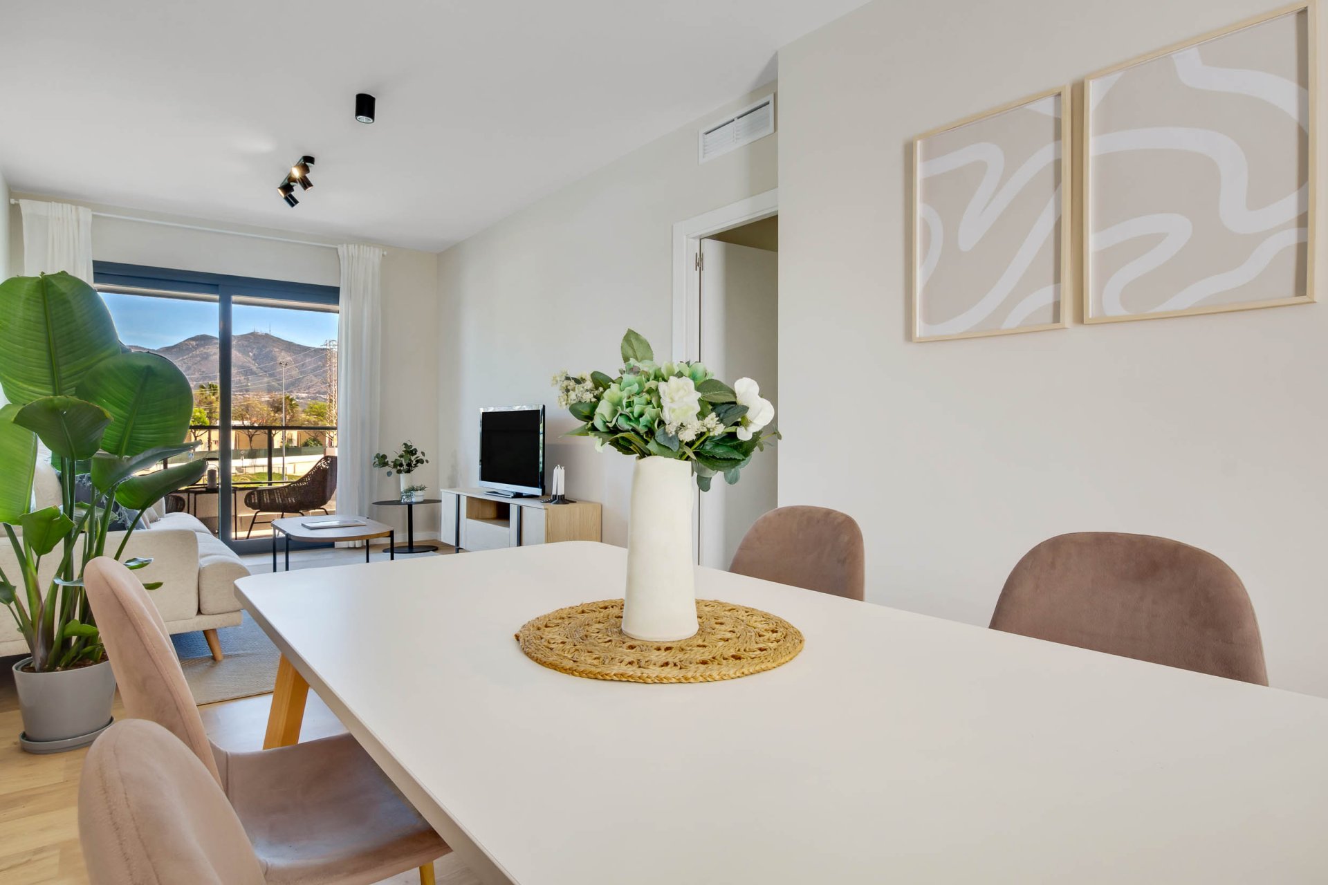 Nowy budynek - Daszek - Las Lagunas de Mijas