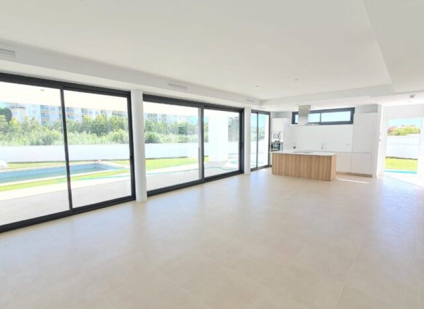 Nowy budynek - Villa - Manilva